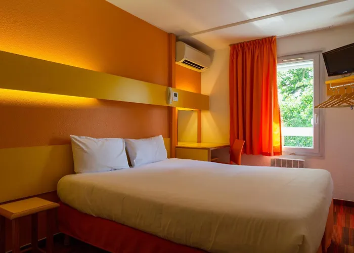 P\'tit Dej-Hotel Bordeaux Lac (The Originals Hotel Access)